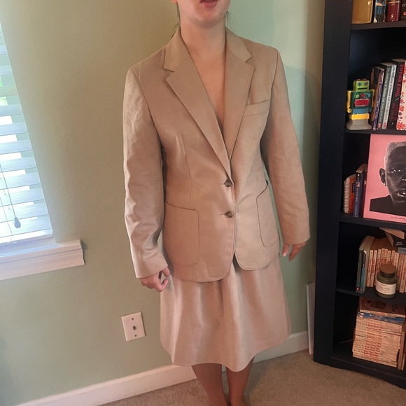 70s Vintage Faux Suede Skirt Suit in Tan Modern Size Medium - Picture 4 of 16